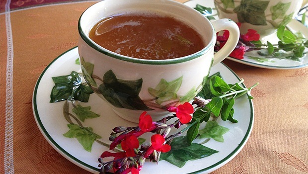 teas for sore throat - russian tea