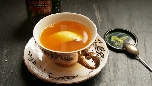 teas for sore throat - turmeric tea