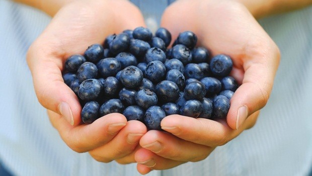 foods that make you look younger - blueberries