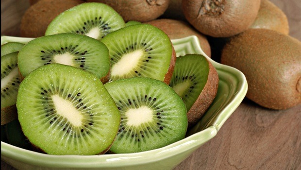 foods that make you look younger - kiwifruits