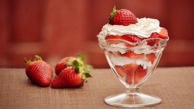 low-calorie dessert recipes-strawberry dessert