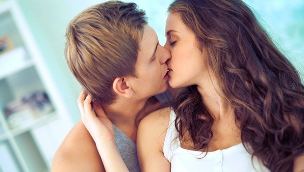 kissing tips for guys - smell fresh