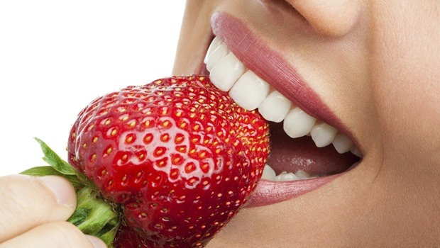 foods for healthy teeth - strawberries