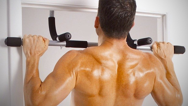 bodyweight exercises for shoulders - exercise with door