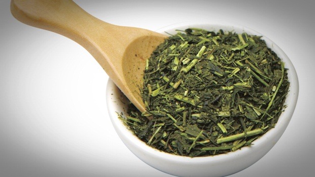 home remedies for athlete’s foot - green tea leaves