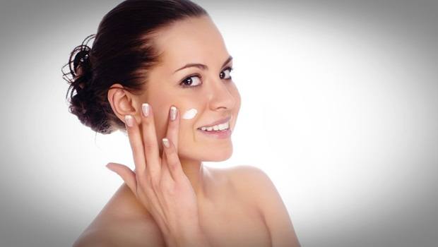 tips for healthy skin - moisturize