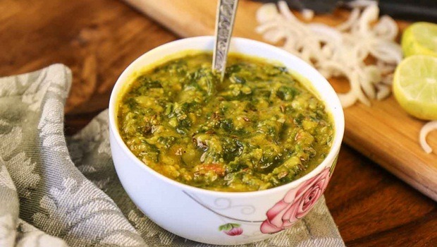 diet for good health - palak dal (spinach lentils)