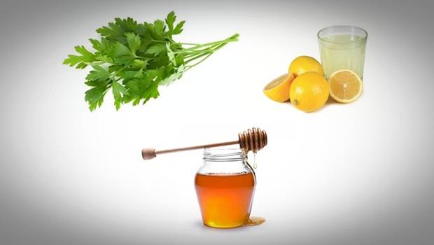 how to get rid of black spots - parsley, lemon juice, and honey