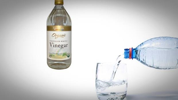 home remedies for athlete’s foot - vinegar with water