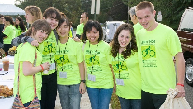how to develop self-confidence - volunteering for events