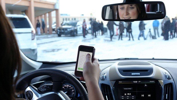 how to prevent car accidents - avoiding distraction