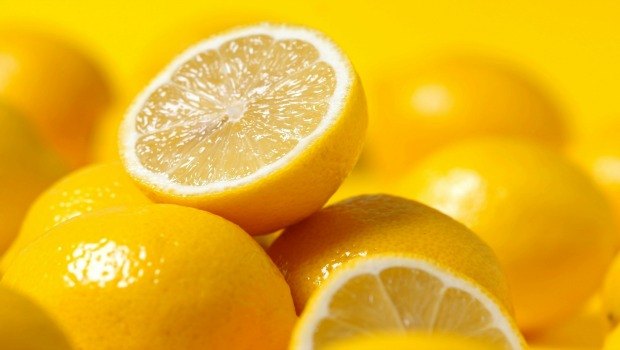 home remedies for dark lips - lemon with sugar, glycerin, honey, almond oil