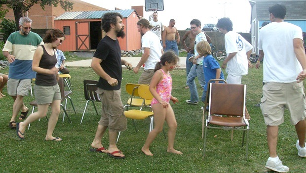 birthday party games for kids - musical chairs