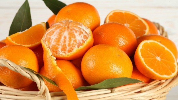 sources of vitamin c - oranges
