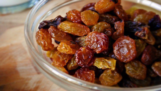 foods for anemia - raisins and dates