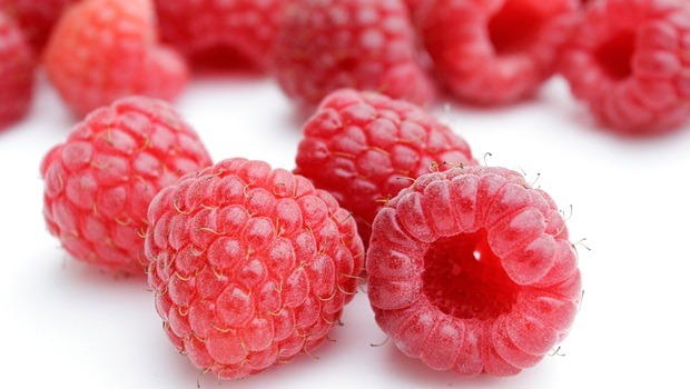 home remedies for dark lips – raspberries
