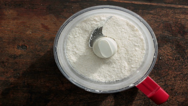 how to whiten underarms - white vinegar and rice flour