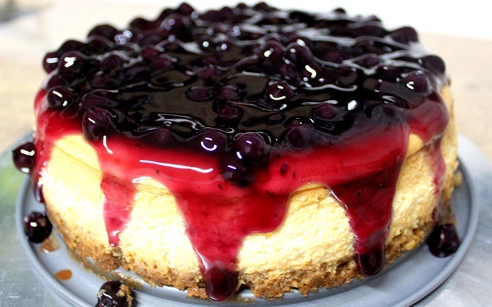 desserts in a jar - blueberry cheesecake