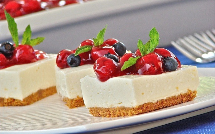 desserts in a jar - cherry cheesecake