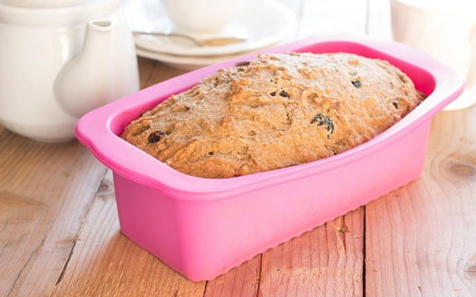 cheap gifts for women - her favorite baking trays