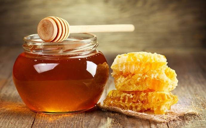 how to get rid of frizzy hair - honey and water
