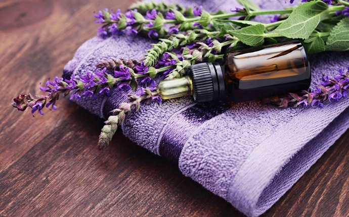 how to get rid of foot odor - lavender essential oil and warm water