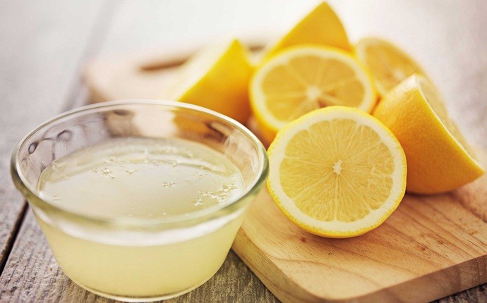 lemon for stretch marks - lemon juice for exfoliating skin