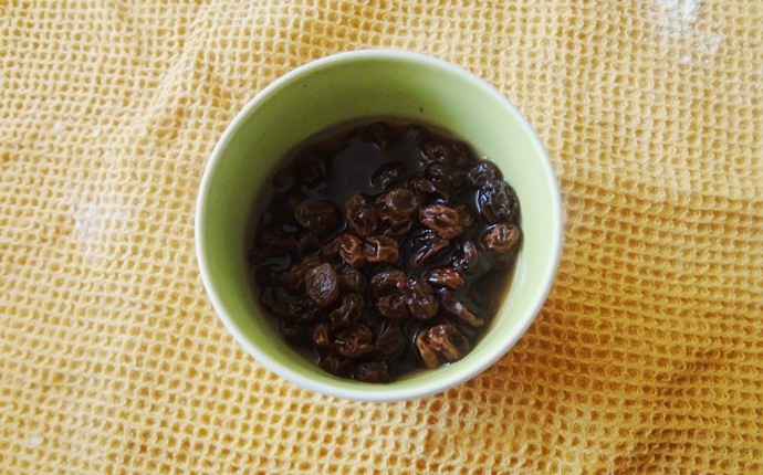 raisins for constipation - method 2 (soaked raisins)