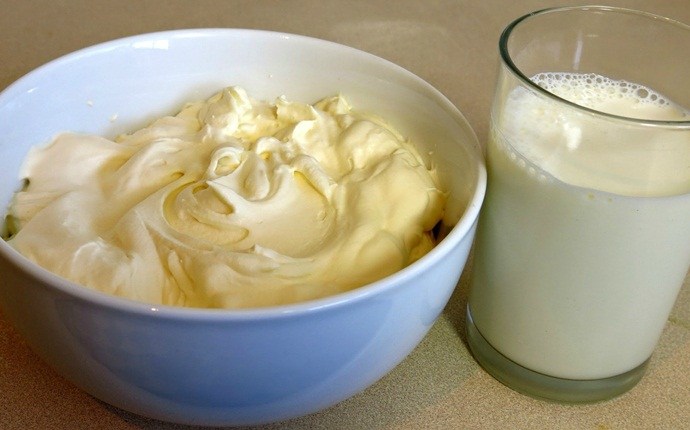home remedies for dark neck - milk cream with gram flour and turmeric