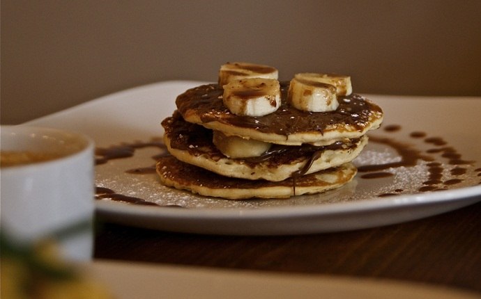 easy brunch ideas - nutella banana pancakes