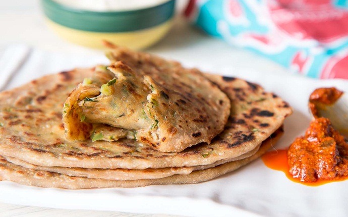indian breakfast recipes - palak corn parathas