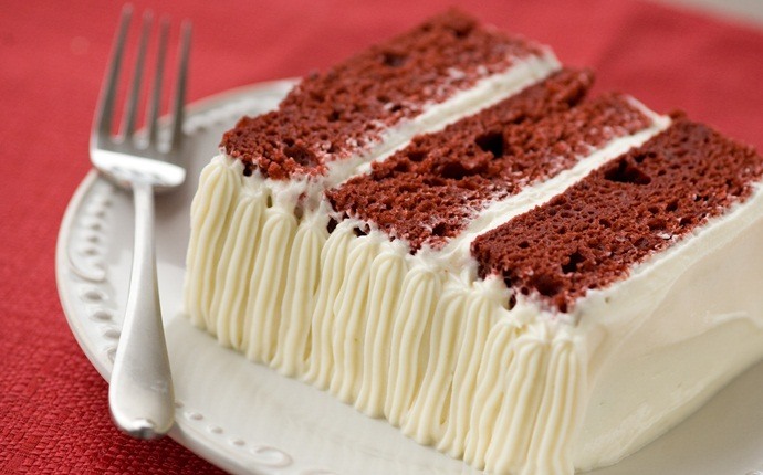 desserts in a jar - red velvet cake and cream cheese