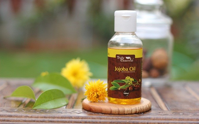 how to get rid of foot odor - salt, lavender oil, and jojoba oil