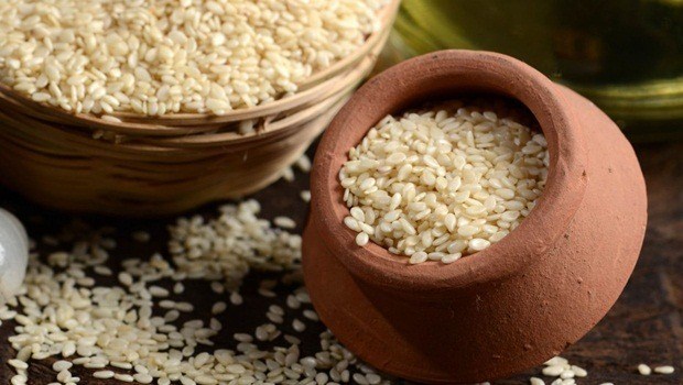 how to treat anemia - sesame seeds, honey, milk, and water