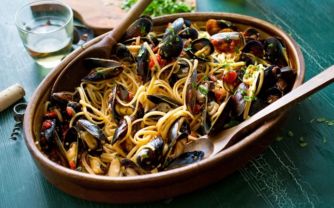 easy mussel recipes - spaghettini with steamed mussels