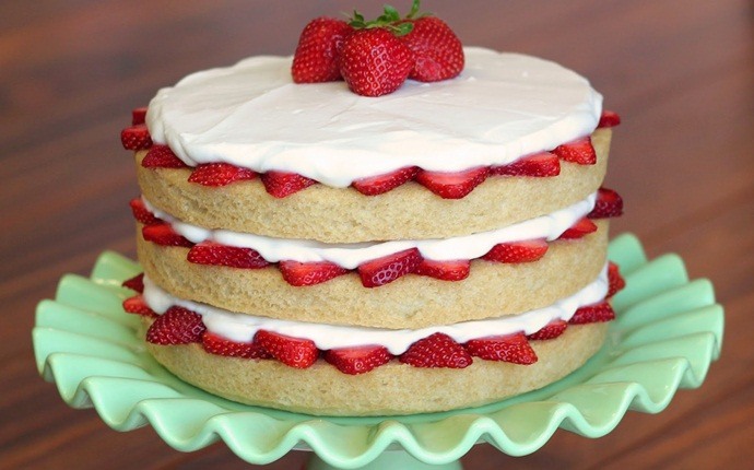 desserts in a jar - strawberry shortcake