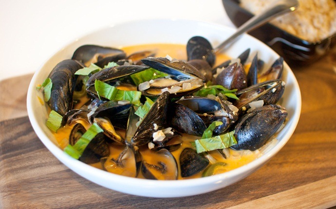 easy mussel recipes - thai red curry mussels