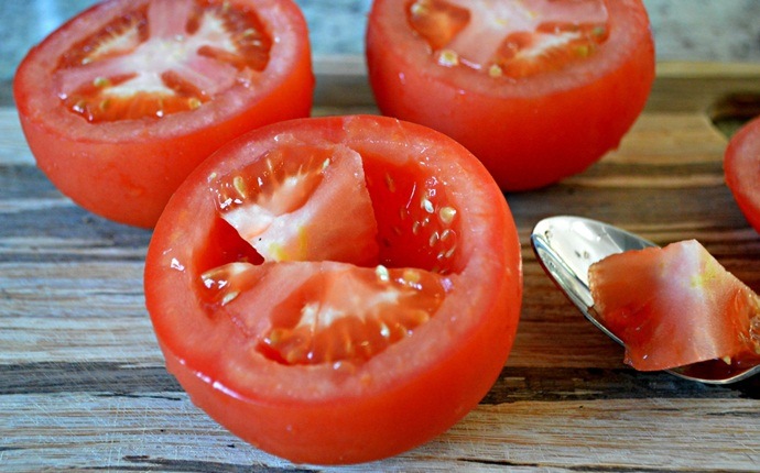 summer face pack - tomato pulp face pack