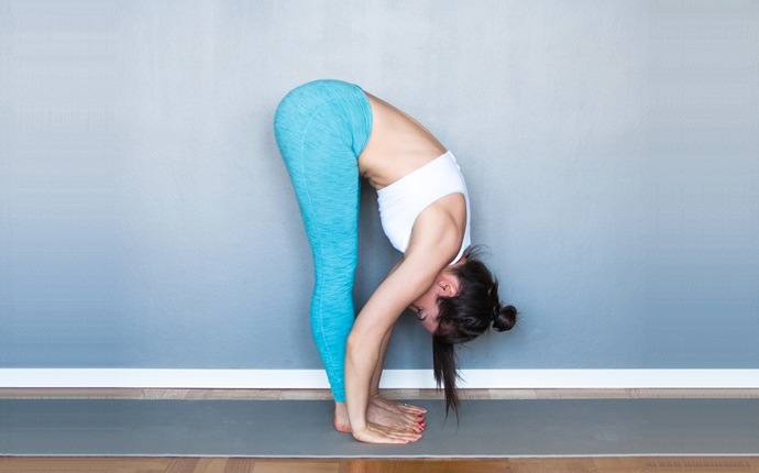 yoga asanas for weight loss - uttanasana (forward bending pose)