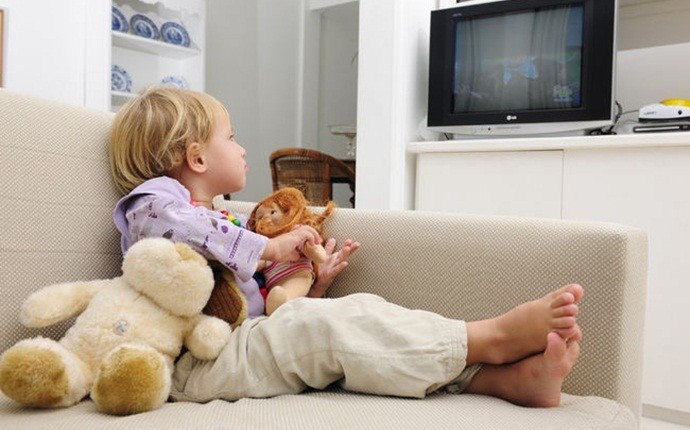 how to prevent myopia in children - watching tv