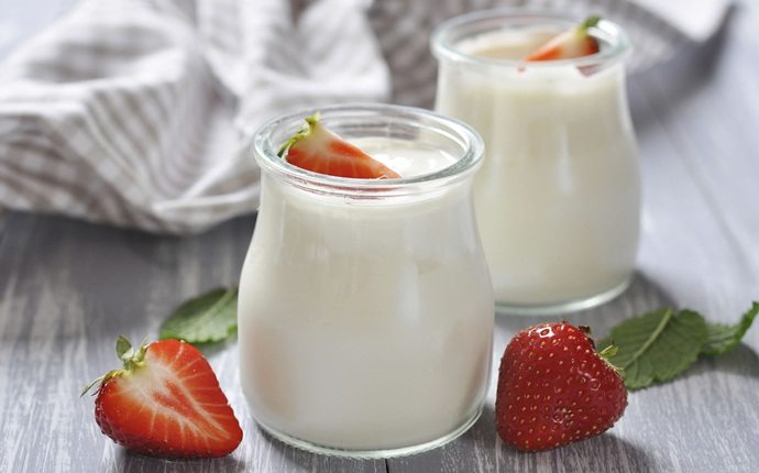 home remedies for dark neck - yogurt with lemon and fresh cream