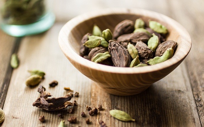 home remedies for burping - cardamom, honey, and water