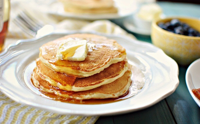 healthy pancake recipes - fluffy buttermilk pancakes