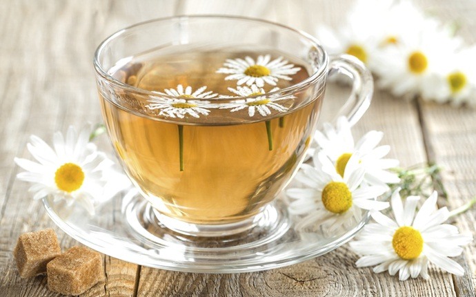 home remedies for chafing - green tea, chamomile tea, calendula flowers, and water