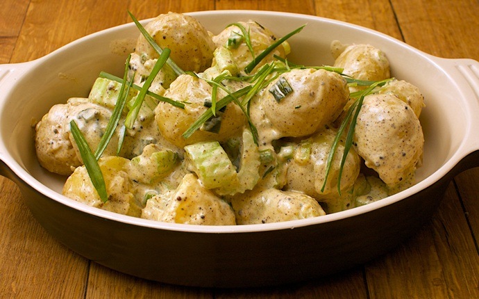 easy celery recipes - potato and celery salad with yoghurt dressing