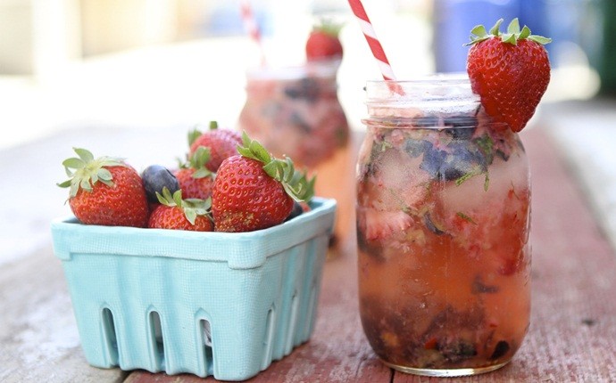 baby shower recipes - sangria berry mocktail