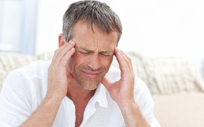 symptoms of glaucoma - severe eye pain and head pain
