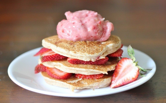 healthy pancake recipes - strawberry almond pancakes