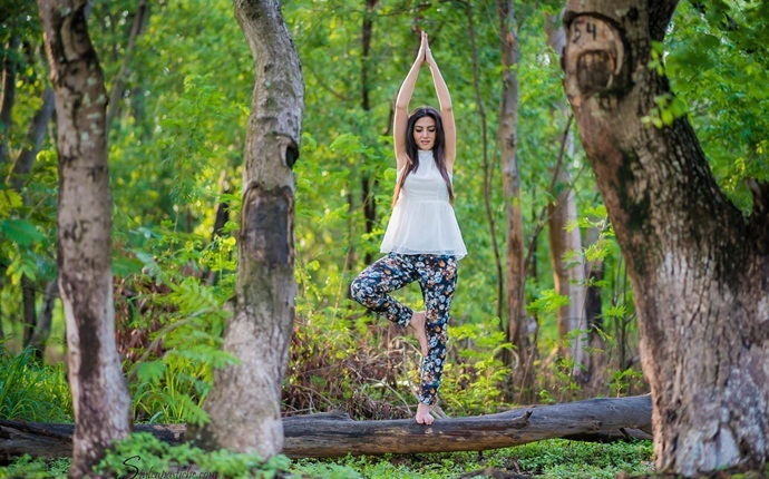 yoga poses for back pain - vrikshasana or tree pose