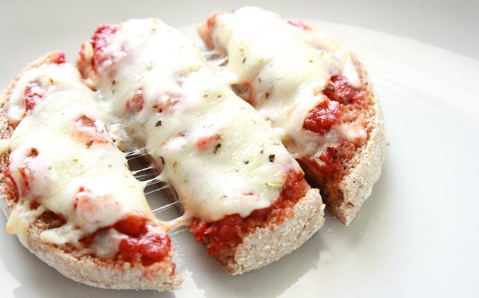lunch ideas for teens - english muffin pizza